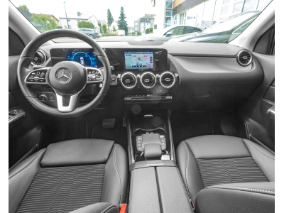 Mercedes-Benz GLA 180 GLA 180/APPLECARPLAY/AMG/18/KAMERA/LED/MERCEDES SERVICE