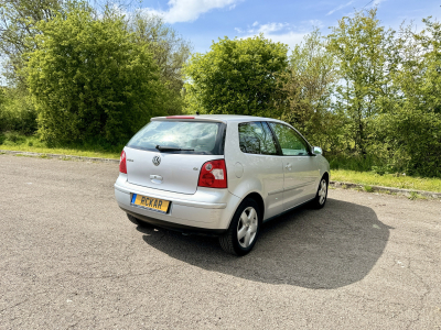 Volkswagen Polo IV 1.2 65CH 3P  **CARNET ENTRETIEN, LOW BUDGET**