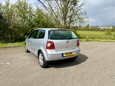 Volkswagen Polo IV 1.2 65CH 3P  **CARNET ENTRETIEN, LOW BUDGET**