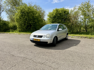 Volkswagen Polo IV 1.2 65CH 3P  **CARNET ENTRETIEN, LOW BUDGET**