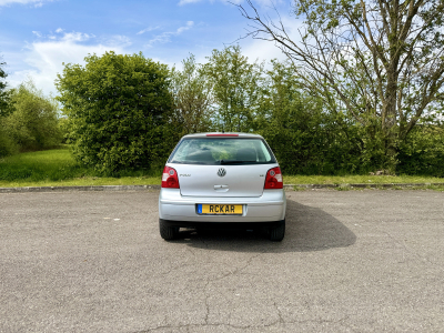 Volkswagen Polo IV 1.2 65CH 3P  **CARNET ENTRETIEN, LOW BUDGET**