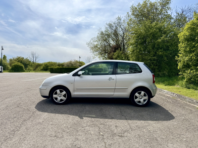 Volkswagen Polo IV 1.2 65CH 3P  **CARNET ENTRETIEN, LOW BUDGET**