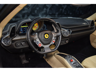 Ferrari 458 SPIDER V8
