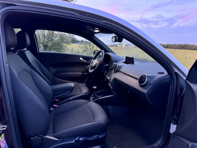 Audi A1 1.6 TDI 90CH 4CV **Phares Xénon, Capteurs, Clim** // GARANTIE 12 MOIS