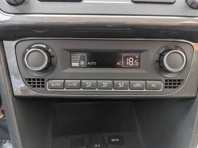 Volkswagen Polo 1.2i HIGHLINE CLIMATRONIC RADIO USB RADAR ARR