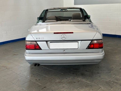 Mercedes-Benz E 320 AMG Line -  W124