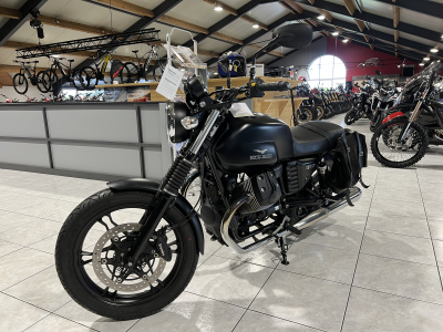 Moto Guzzi V 7 STONE  II BLACK