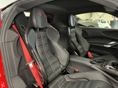 Ferrari SF90 STRADALE DAYTONA RACING SEATS CARBON LIFT JBL