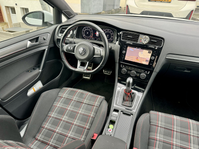 Volkswagen Golf GTi Performance 245 DSG / PANO / Dynaudio