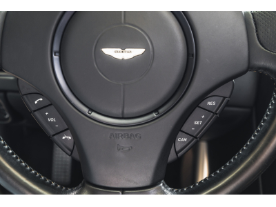 Aston Martin V12 Vantage ROADSTER MANUAL 1/101