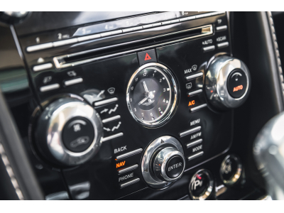 Aston Martin V12 Vantage ROADSTER MANUAL 1/101