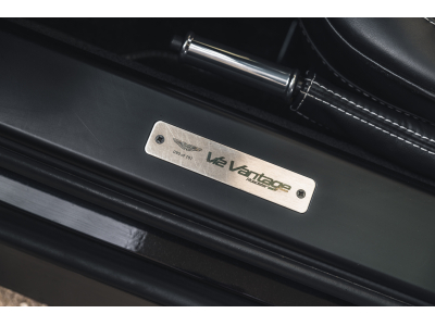 Aston Martin V12 Vantage ROADSTER MANUAL 1/101