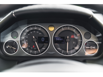 Aston Martin V12 Vantage ROADSTER MANUAL 1/101