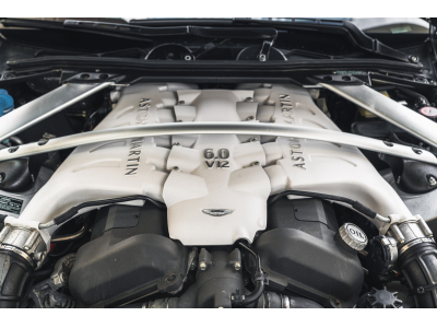 Aston Martin V12 Vantage ROADSTER MANUAL 1/101