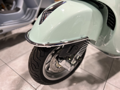 Vespa GTS 300 Classica vert menthe inclus kit top case