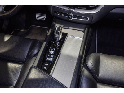 Volvo XC60 T8 R-Design