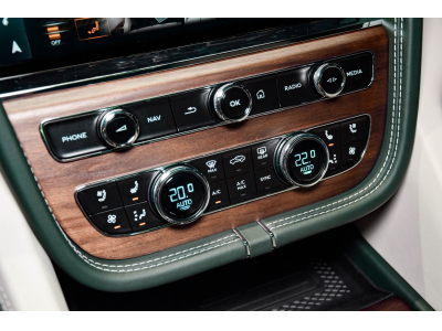 Bentley Bentayga Azure V6 Hybrid
