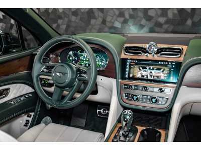 Bentley Bentayga Azure V6 Hybrid