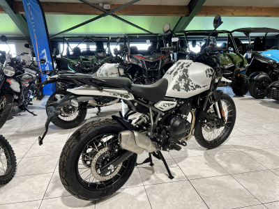 Royal Enfield Himalayan 450  Kamet  White