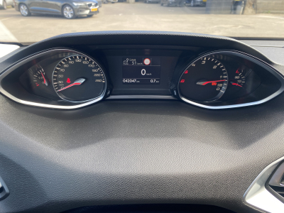 Peugeot 308 1.5 BlueHDi Tech Edition 130cv