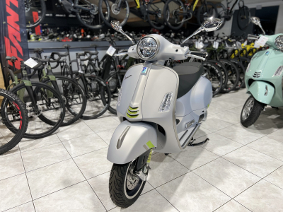 Vespa GTS Super Tech 300