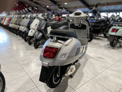 Vespa GTS Super Tech 300