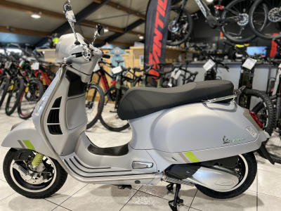 Vespa GTS Super Tech 300