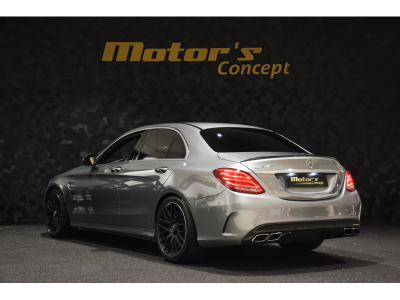 Mercedes-Benz C 63 AMG Berline V8 Bi-Turbo