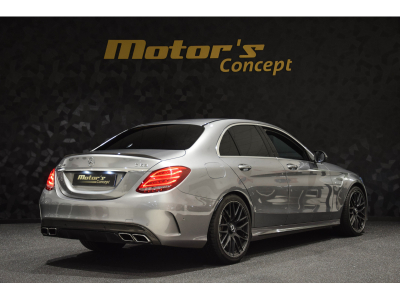 Mercedes-Benz C 63 AMG Berline V8 Bi-Turbo