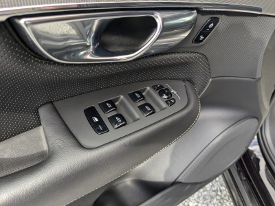 Volvo XC90 B5 AWD R-DESIGN 7 PLACES TOIT OUV CUIR CARPLAY