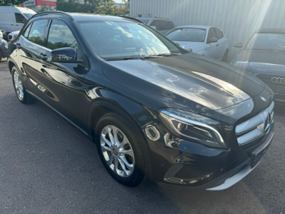 Mercedes-Benz GLA 200 MERCEDES-BENZ GLA200 NAVI AUTOMATIK LEDER BII XENON SHZ