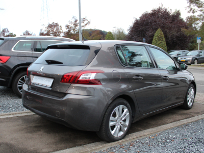 Peugeot 308 1.2 PURETECH 110 PANO NAVI 1 Hand