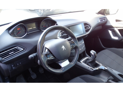 Peugeot 308 1.2 PURETECH 110 PANO NAVI 1 Hand