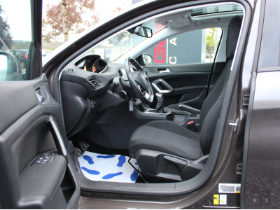 Peugeot 308 1.2 PURETECH 110 PANO NAVI 1 Hand