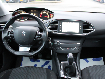 Peugeot 308 1.2 PURETECH 110 PANO NAVI 1 Hand