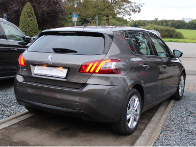 Peugeot 308 1.2 PURETECH 110 PANO NAVI 1 Hand