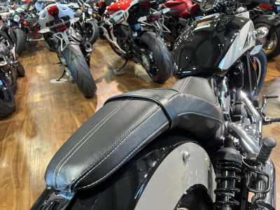 Indian Scout 1200cc Black Metallic Silver Quartz Metallic