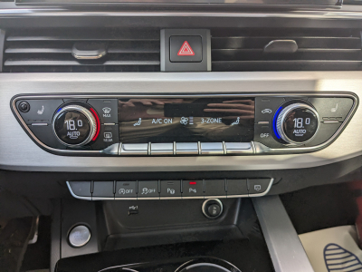 Audi A4 30 TDi S line S tronic CARPLAY TOIT OUV PANO LED