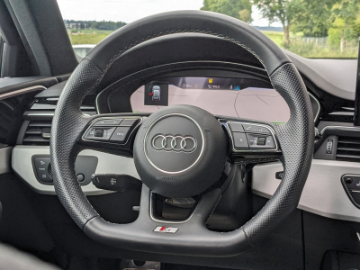 Audi A4 30 TDi S line S tronic CARPLAY TOIT OUVRANT PANO