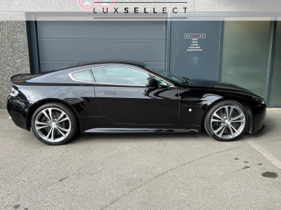 Aston Martin V12 Vantage 1/1200N CARBON BLACK