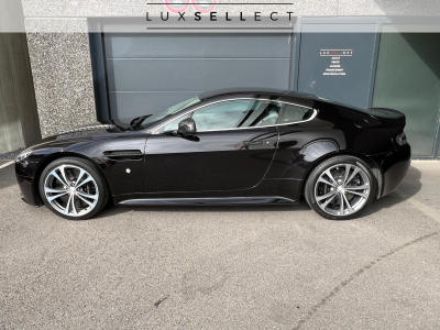 Aston Martin V12 Vantage 1/1200N CARBON BLACK