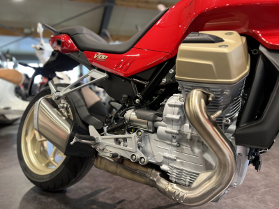 Moto Guzzi V 100 MANDELLO ROSSO MAGMA + Kit valises offert (1200€)