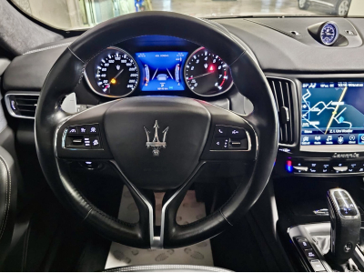 Maserati Levante 3.0 V6 Q4 GRANLUSSO PANO CUIR NAVI 1 HAND NEW MODEL