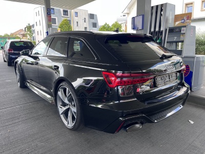 Audi RS6 SOFT CLOSE/ 22/PANO/KERAMIK/B&O/DYN+/CARBON/H.UP/VOLL