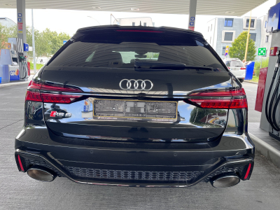 Audi RS6 SOFT CLOSE/ 22/PANO/KERAMIK/B&O/DYN+/CARBON/H.UP/VOLL