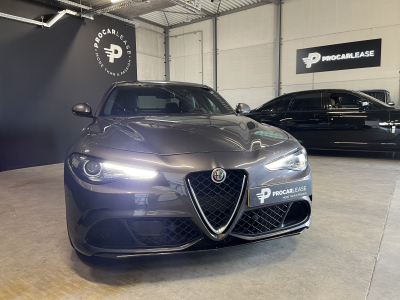 Alfa Romeo Giulia QUADRIFOGLIO 2.9 V6 AT8 / HARMANN KARDON / CARBON