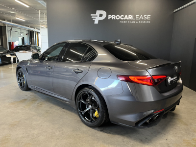 Alfa Romeo Giulia QUADRIFOGLIO 2.9 V6 AT8 / HARMANN KARDON / CARBON