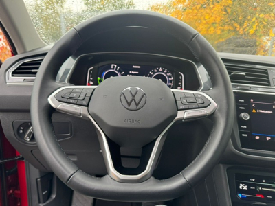 Volkswagen Tiguan VOLKSWAGEN TIGUAN ELEGANCE EHYBRID PLUG IN ACC LANE LED NAVI KAMERA