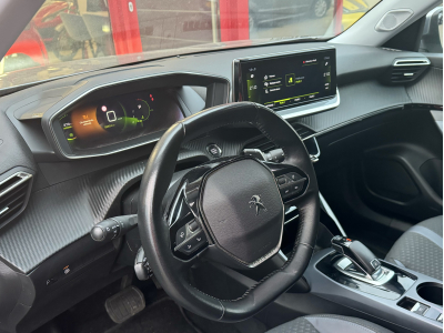 Peugeot 2008 1.5 BLUE HDI 130 ALLURE AUTO NAVI