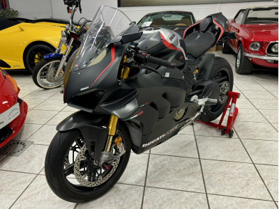 Ducati Panigale V4 SP N°672 AKRAPOVIC 1 HAND